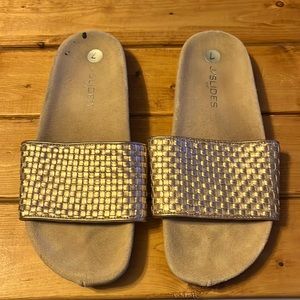 J/SSLIDES NYC. Rose gold size 7. Good condition.